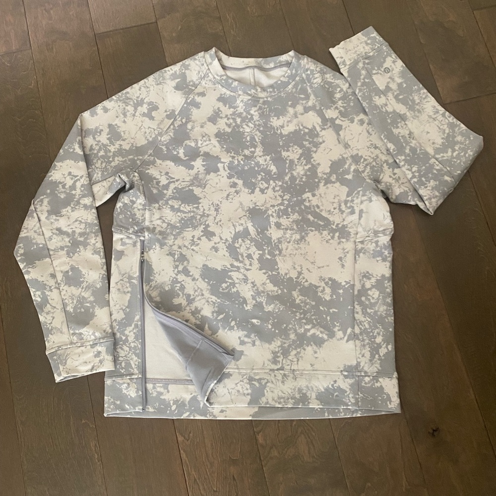 Lululemon Men’s Pullover, size medium